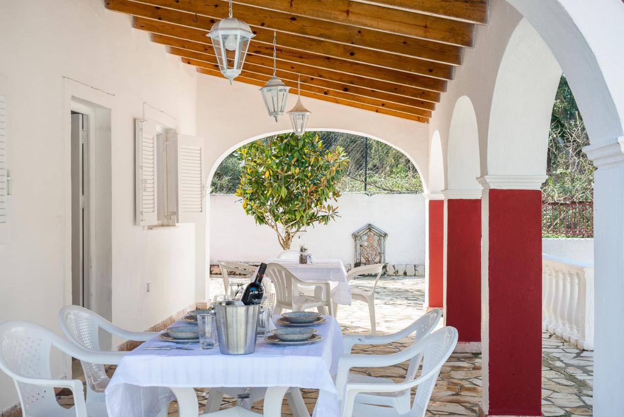 Merlyn Rooms Into The Nature, 100M From The Beach Dafnila Bagian luar foto