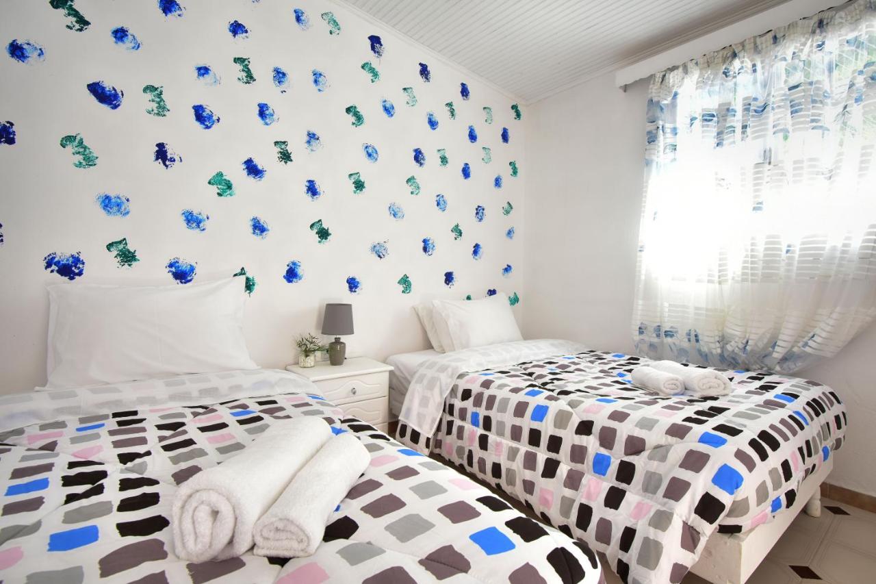 Merlyn Rooms Into The Nature, 100M From The Beach Dafnila Bagian luar foto