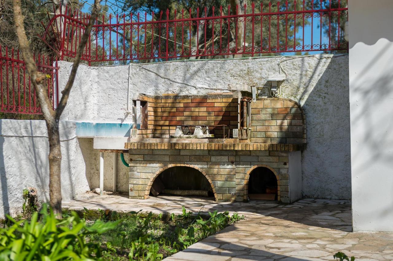 Merlyn Rooms Into The Nature, 100M From The Beach Dafnila Bagian luar foto