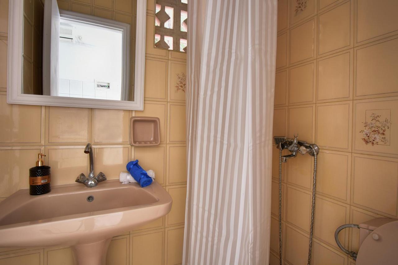 Merlyn Rooms Into The Nature, 100M From The Beach Dafnila Bagian luar foto